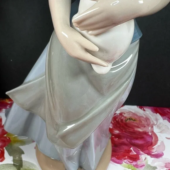 🛑SOLD🛑 NAO BY LLADRO PRETTY YOUNG GIRL HOLDING A RABBIT, 1980 SPAIN PORCELAIN - Picture 15 of 17